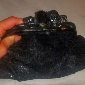 Knuckle skull purse